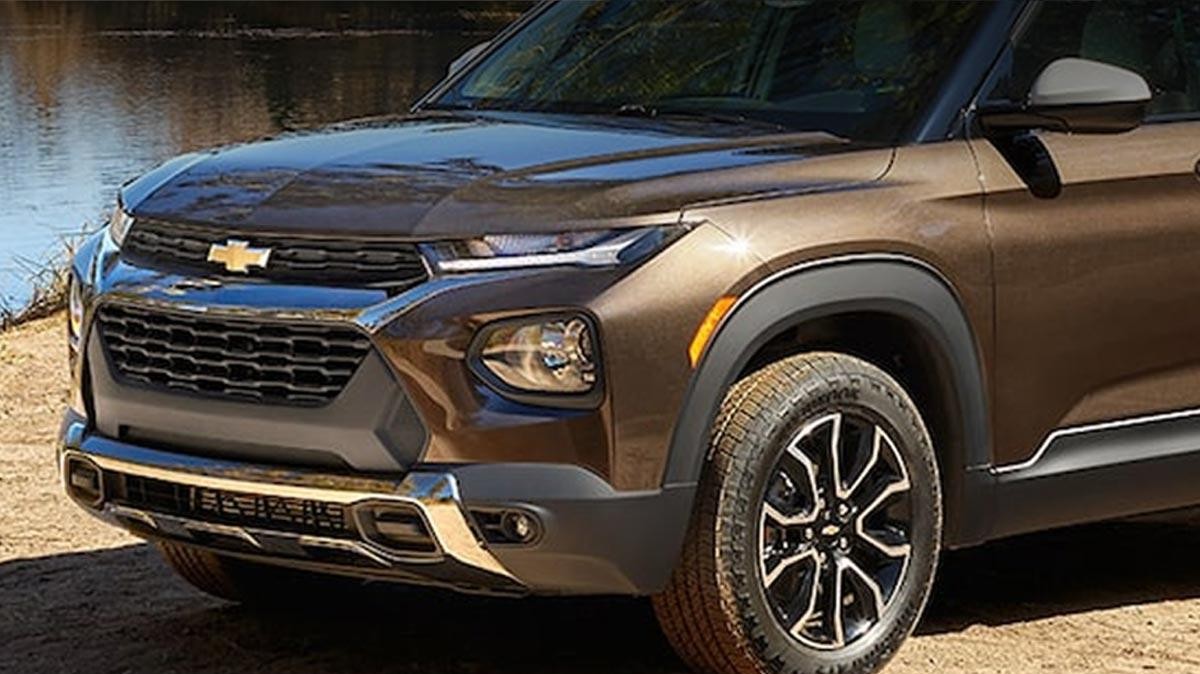 Trailblazer on a dirt road