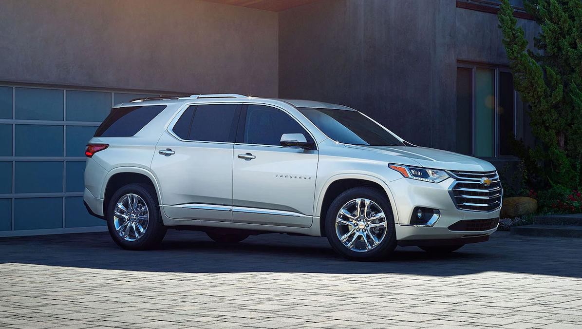 Exterior front 3/4 view of the 2019 Chevy Traverse parked in a driveway.