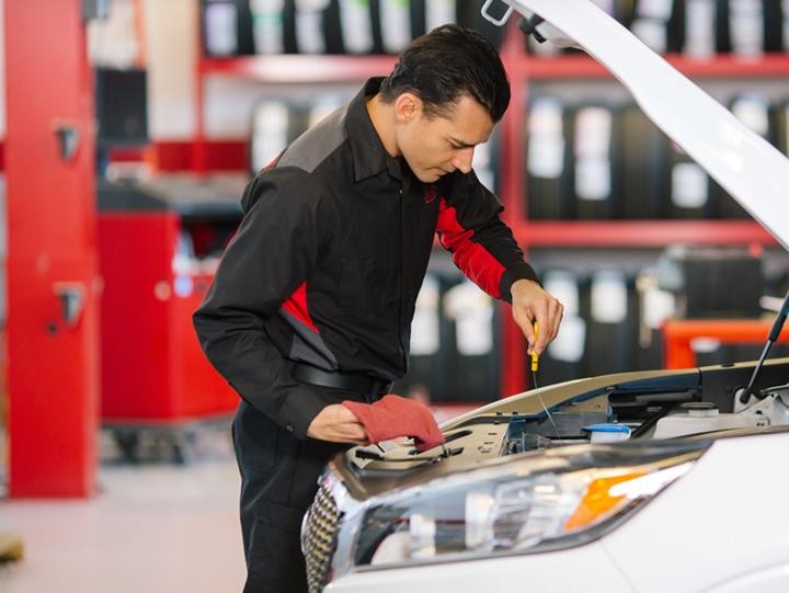 Mechanic working on car Mechanic working on car