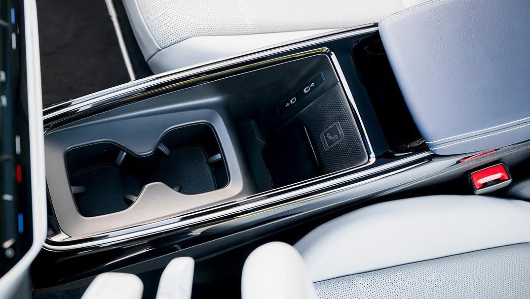 Close-up of the wireless phone charger and USB ports in the ID.4 center console.