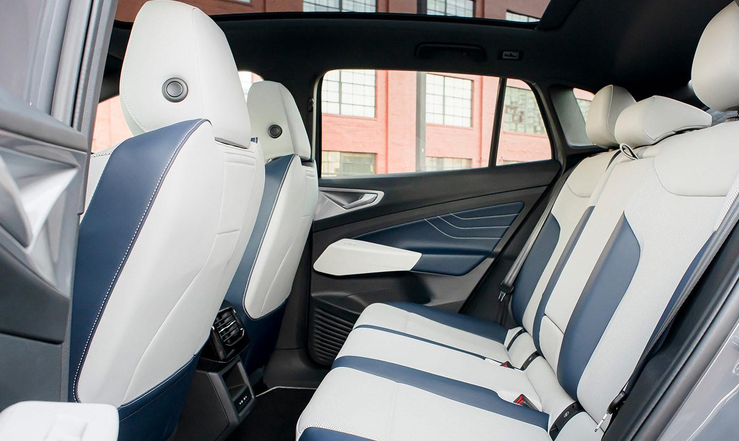 A close-up shot looking in at the rear seating area of an ID.4 shown in Cosmic interior world with a focus on the passenger space and seating surfaces.