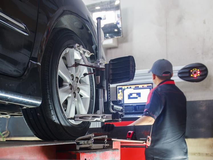 Vehicle Wheel Alignment Service