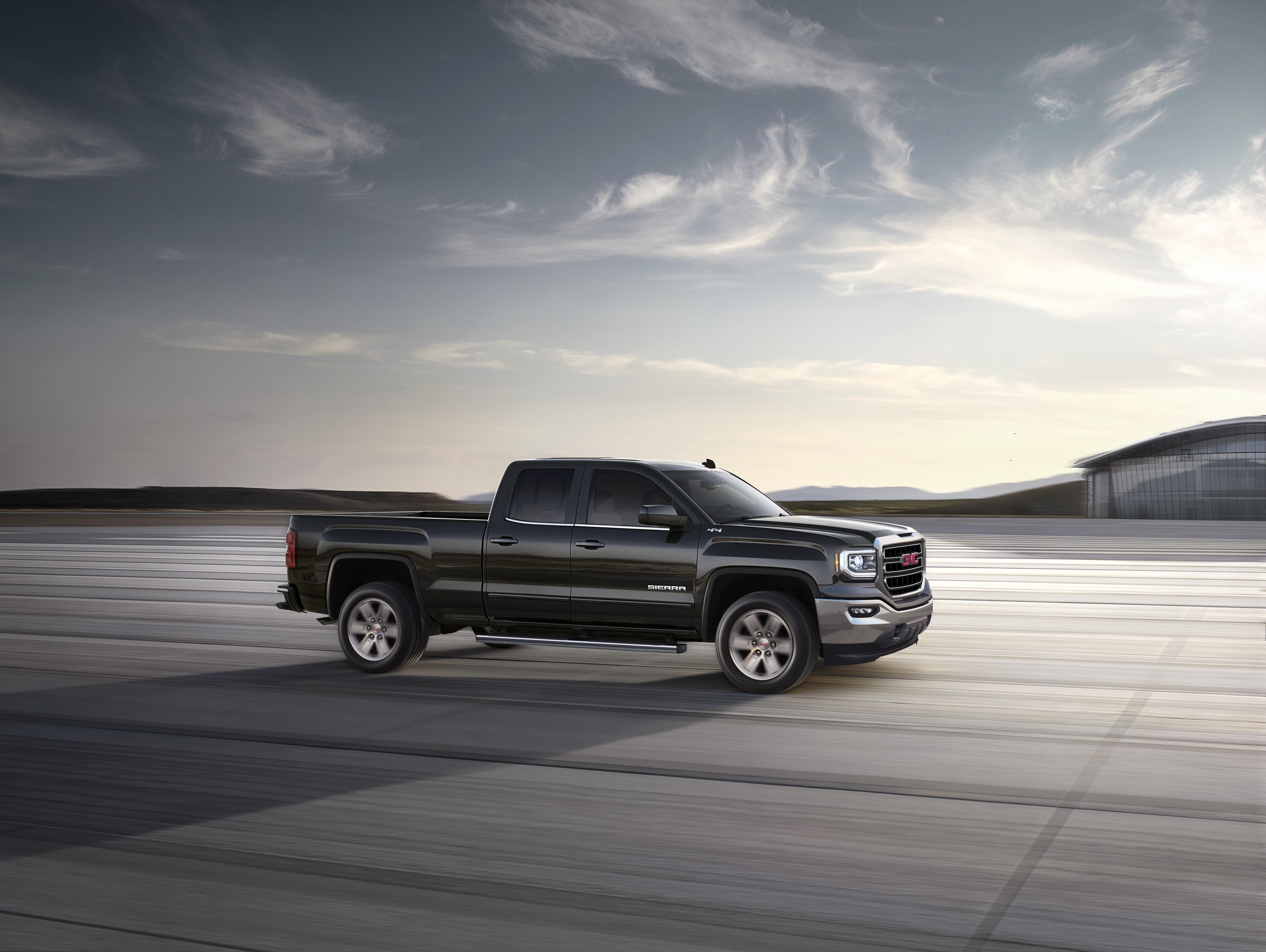 2019 GMC Sierra 1500 Driving