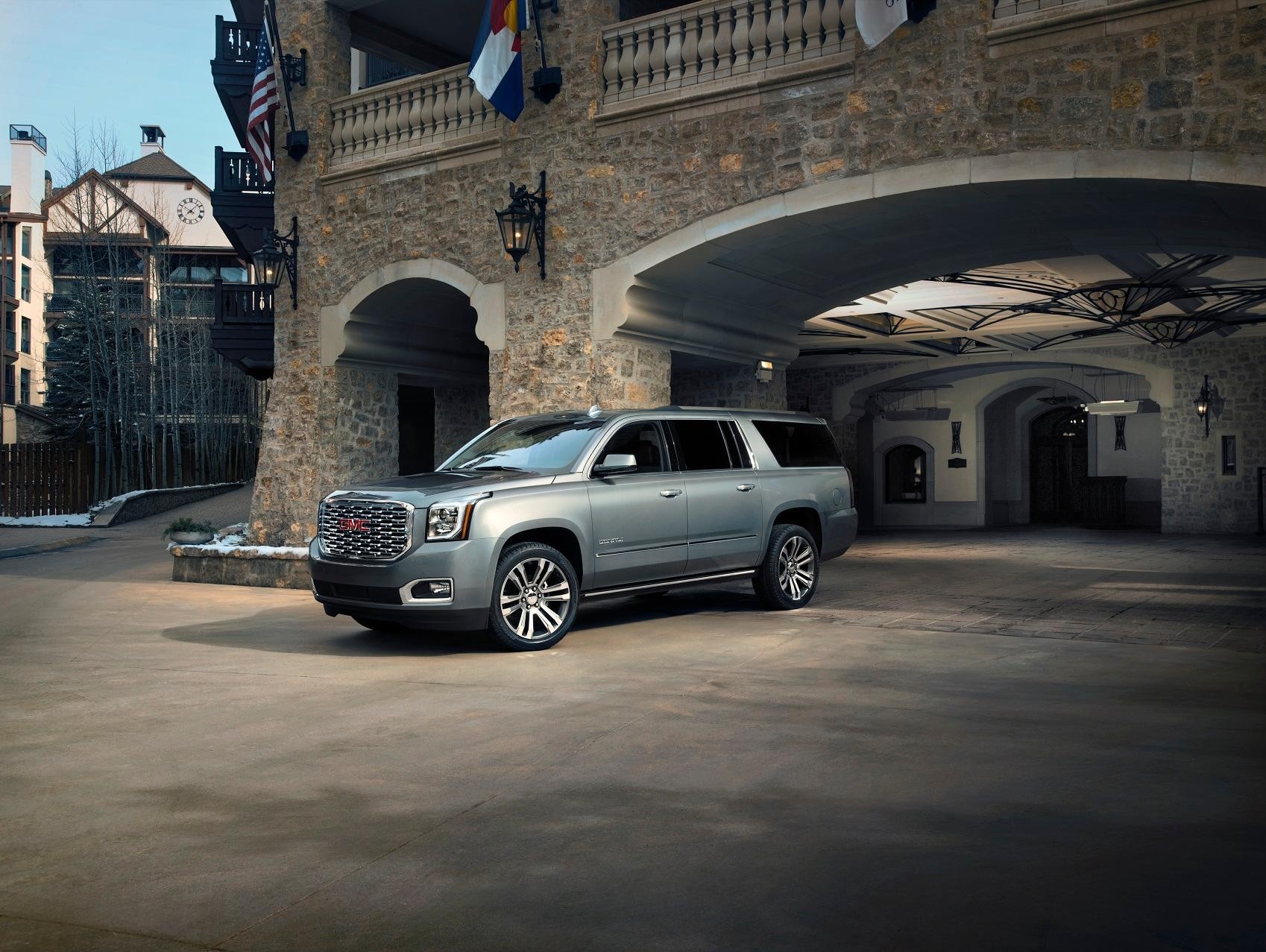 2019 GMC Yukon Denali Quicksilver Metallic 