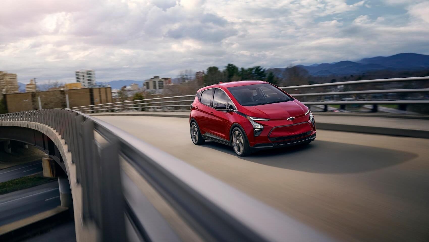 Chevy Bolt vs Toyota Prius 