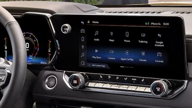 11.3 inch diagonal center touchscreen in the Chevrolet Colorado