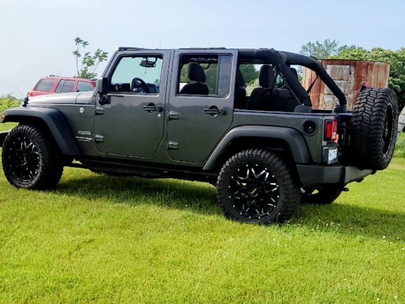 Gray Jeep Wrangler