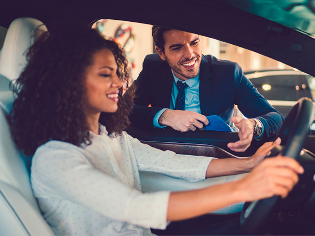 Woman in the backseat of a car using a smart phone