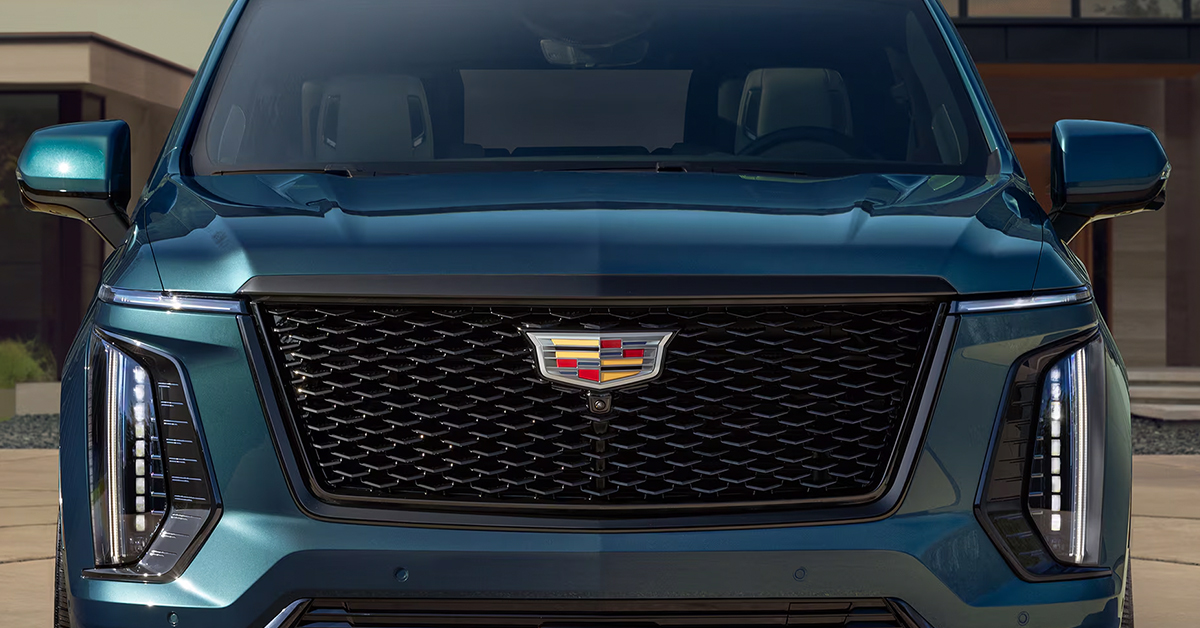 2025 Cadillac Escalade Front grill and windshield