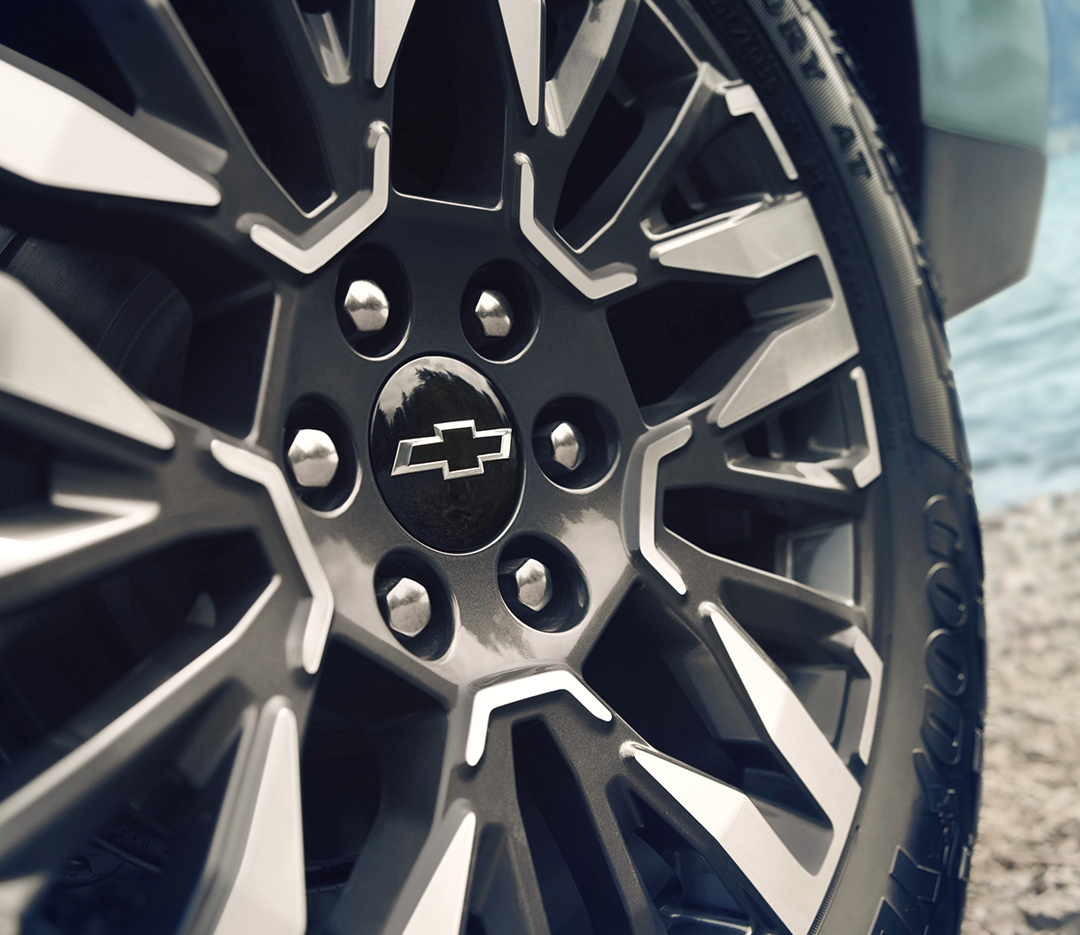 logo on the wheel of a chevrolet vehicle up close
