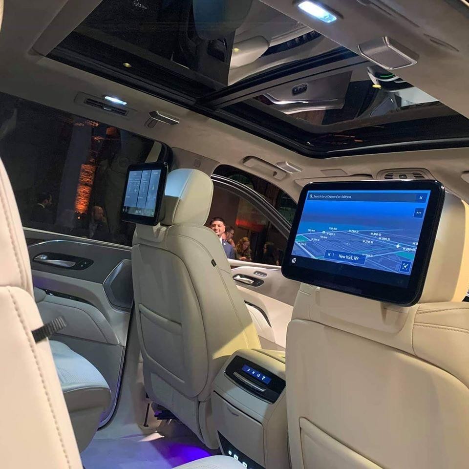 Cadillac Escalade Interior pic2