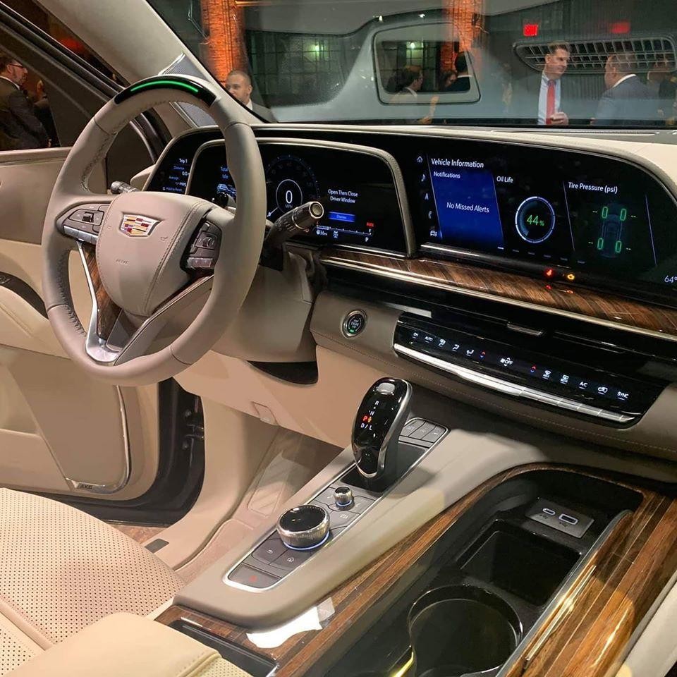 Cadillac Escalade Interior pic