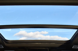  HANDS-FREE POWER LIFTGATE