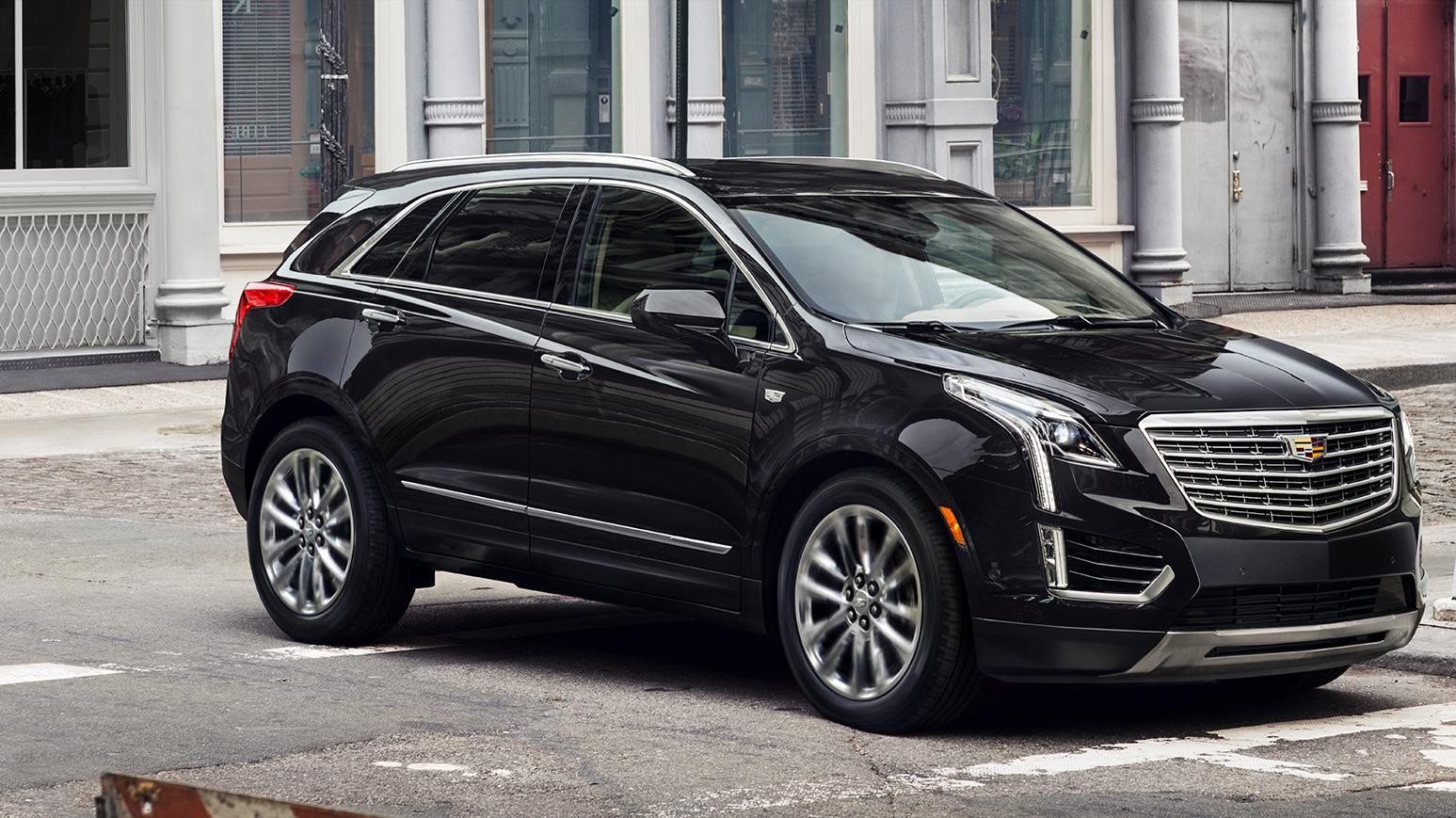 2018 Cadillac XT5 | Lifestyle | Downtown background