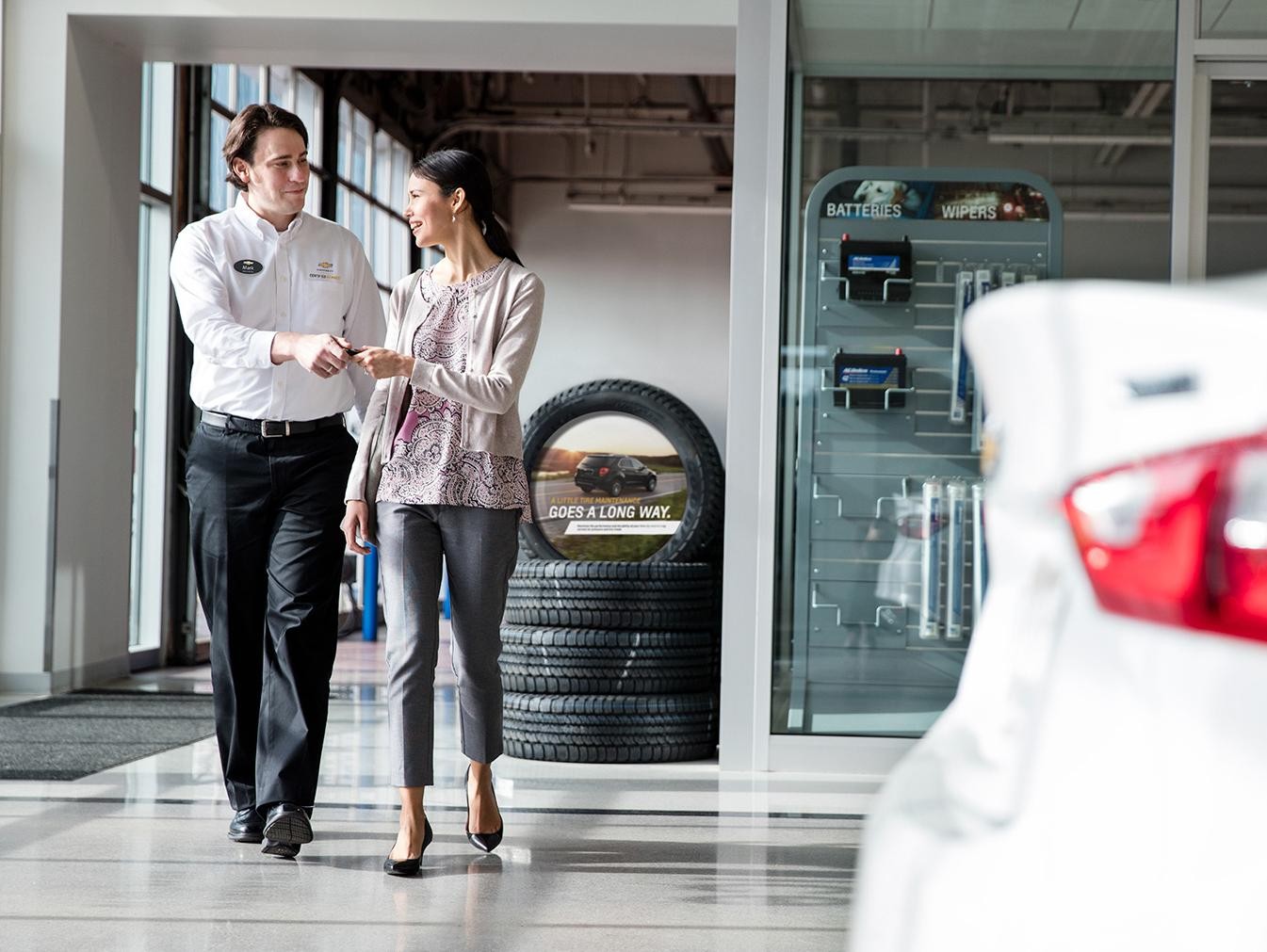 Chevrolet Certified Service Employee handing keys to women.