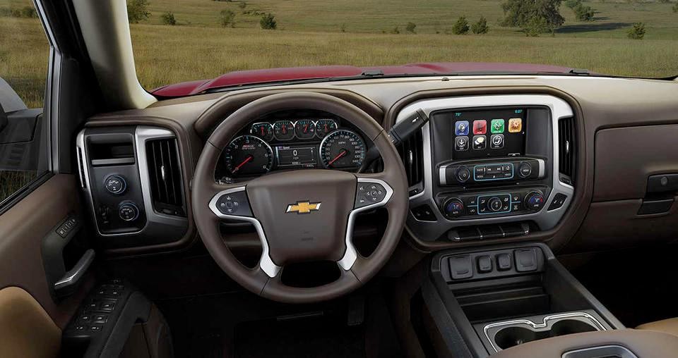 Interior dashboard of the 2018 Chevy Silverado 1500