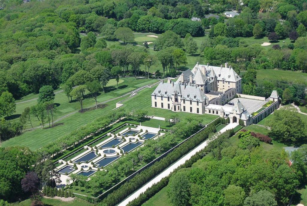 Oheka CastleBy OhekaCastle &lpar;Own work&rpar; CC BY-SA 3&period;0&comma; via Wikimedia Commons
