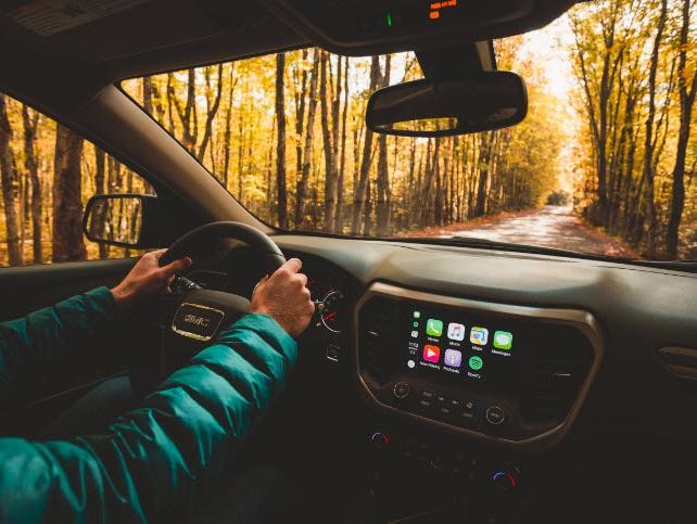 2018 GMC Acadia Driving