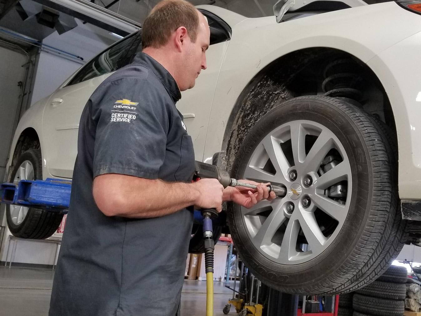 Tire changing in service bay