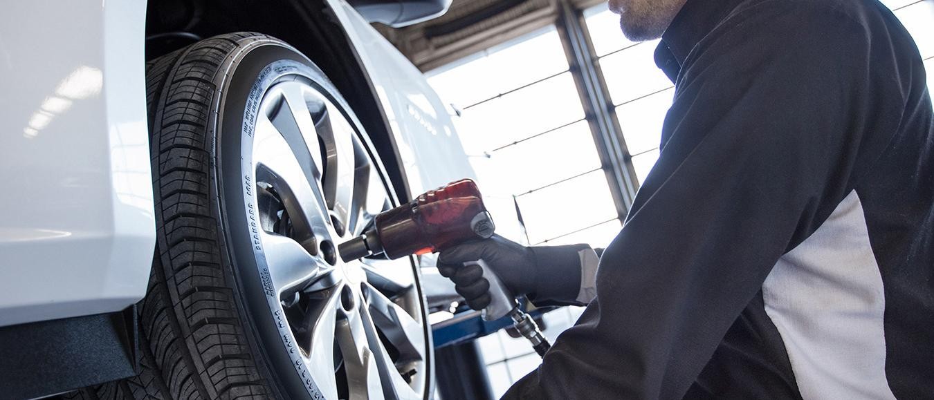 Tire changing in service bay