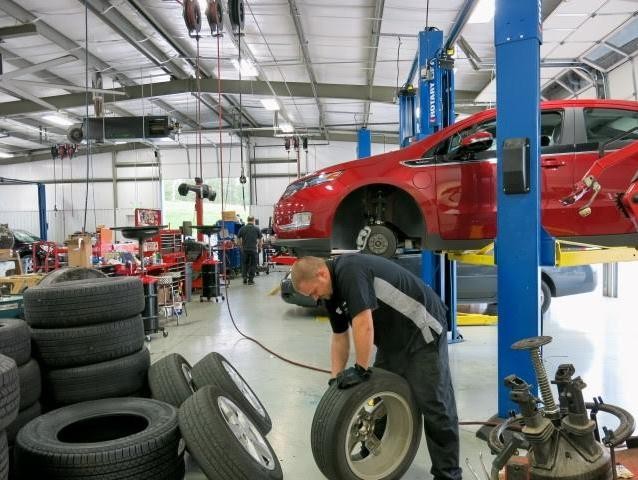 Tire changing in service bay