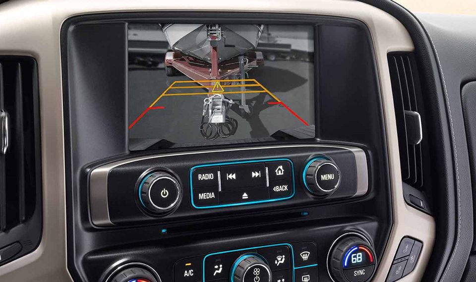 A closeup of the tech features of the 2018 GMC Sierra 2500HD